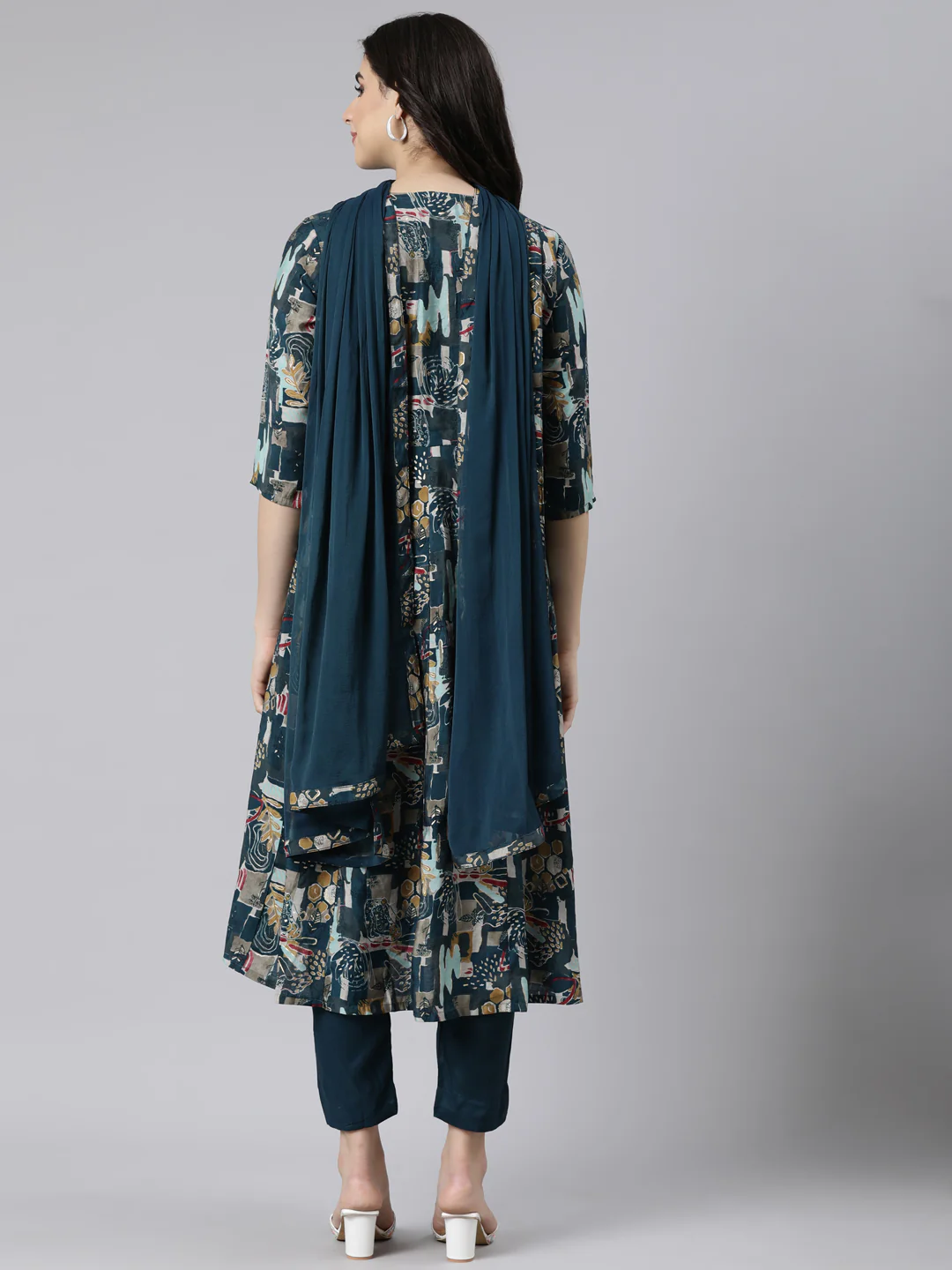 Neerus Green Angrakha Straight Floral Kurta And Trousers With Dupatta - Image 3