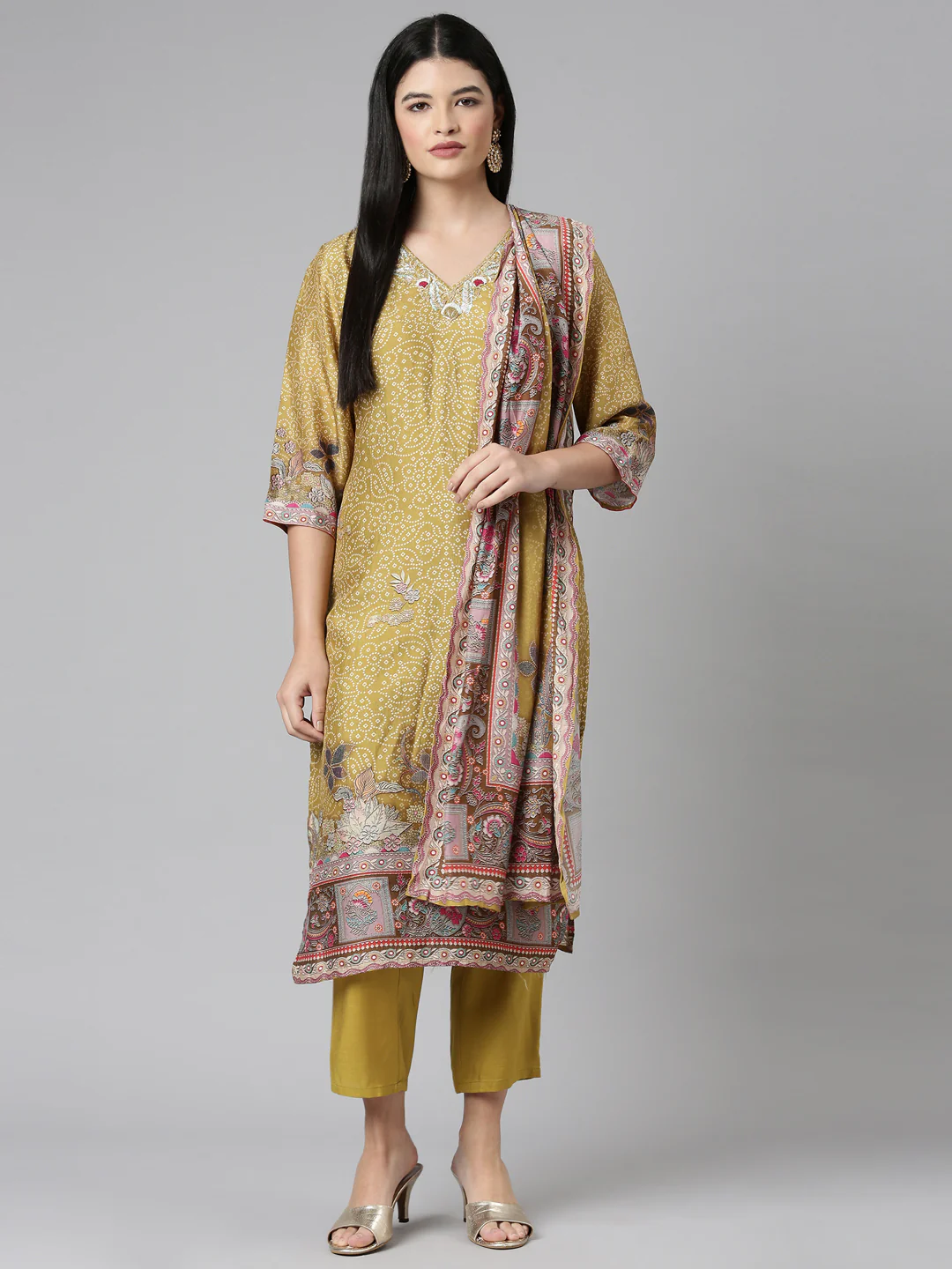 Neerus Green Casual Bandhani Straight Kurta and Trousers With Dupatta - Image 6