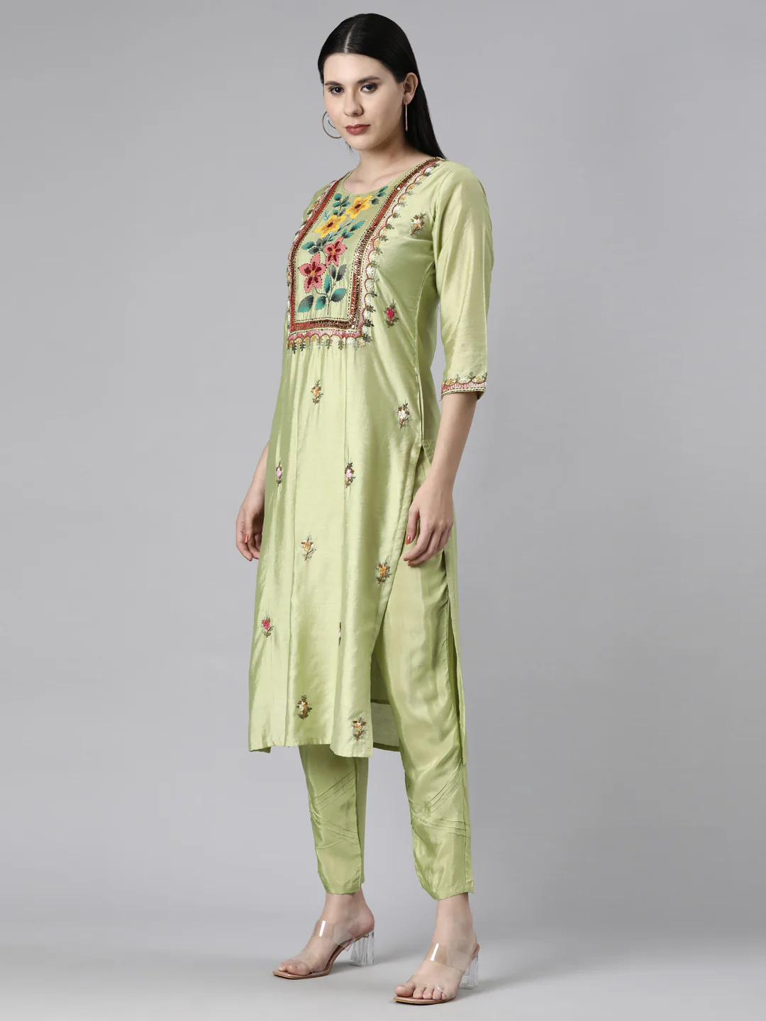 Neerus Green Casual Floral Straight Kurta and Trousers With Dupatta - Image 2