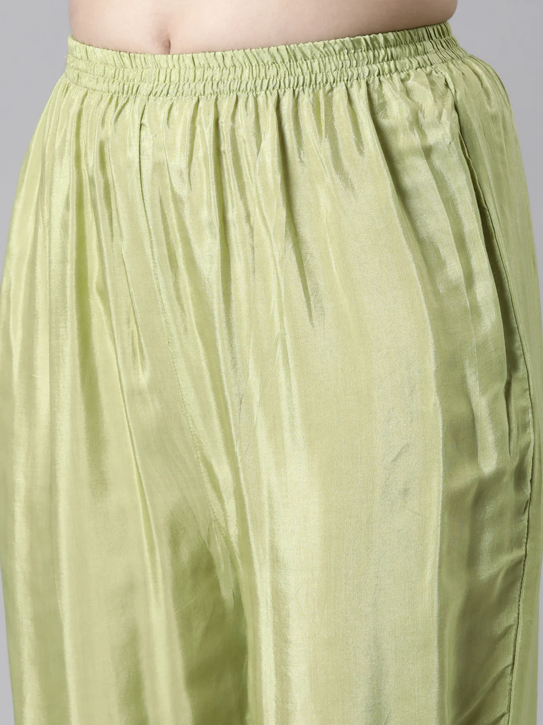 Neerus Green Casual Floral Straight Kurta and Trousers With Dupatta - Image 7