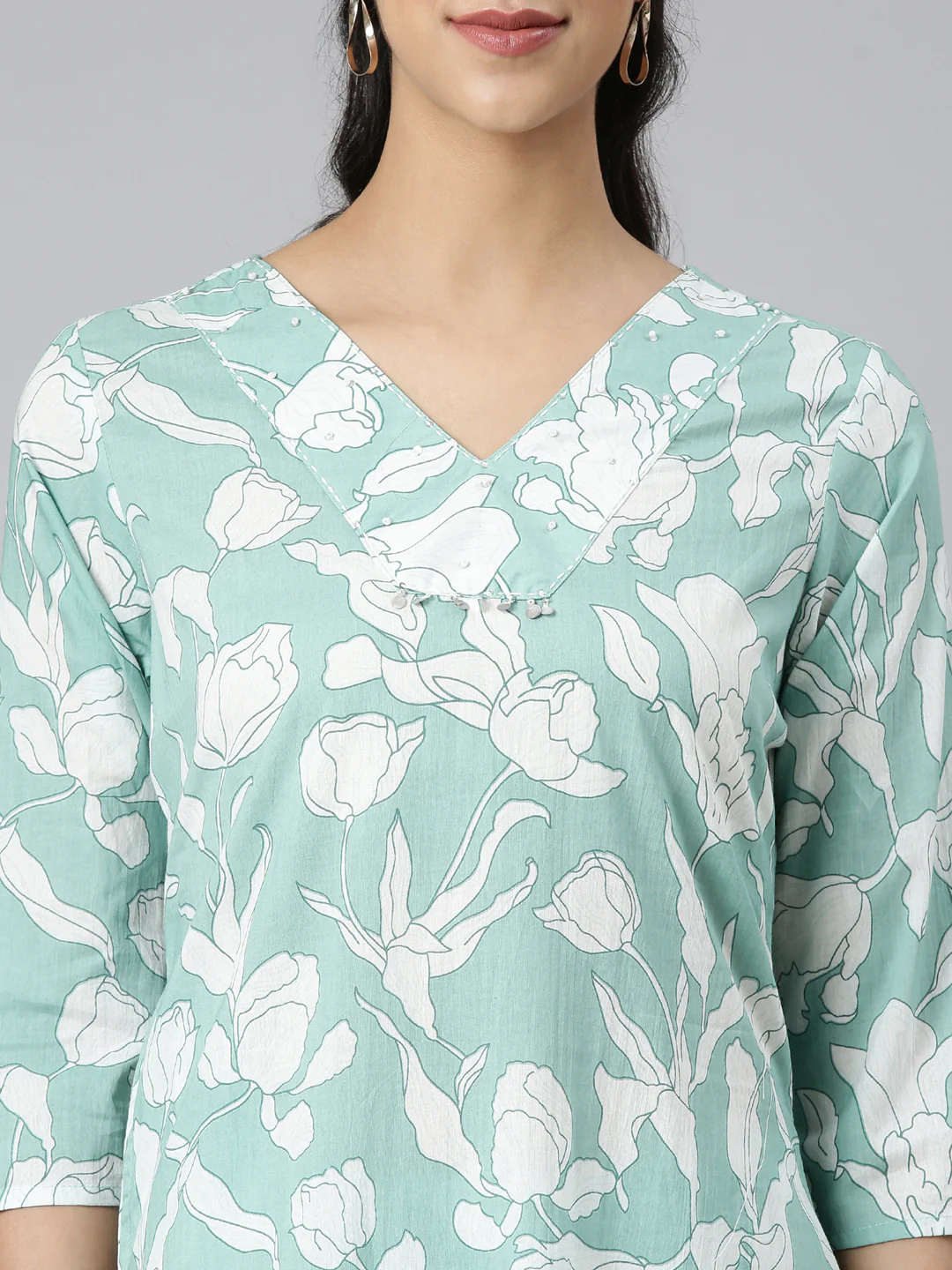 Neerus Green Casual Printed Curved Kurta and Trousers - Image 4