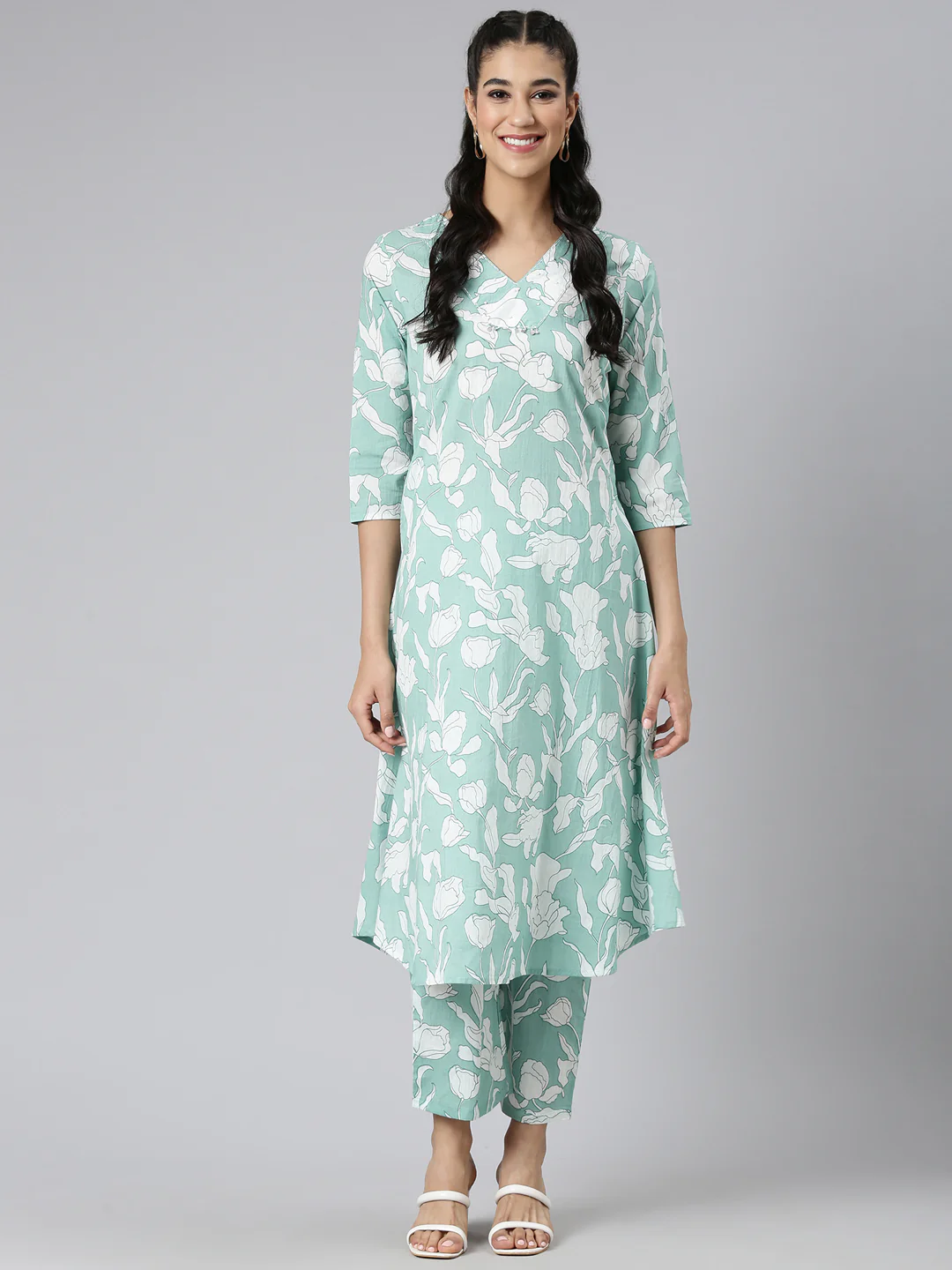 Neerus Green Casual Printed Curved Kurta and Trousers - Image 5