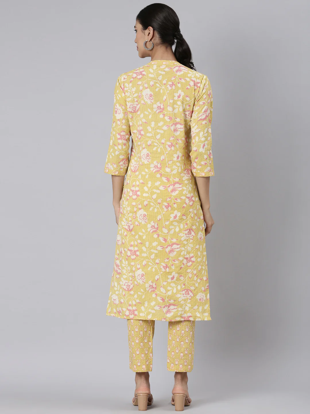 Neerus Green Casual Printed Straight Kurta and Trousers - Image 3