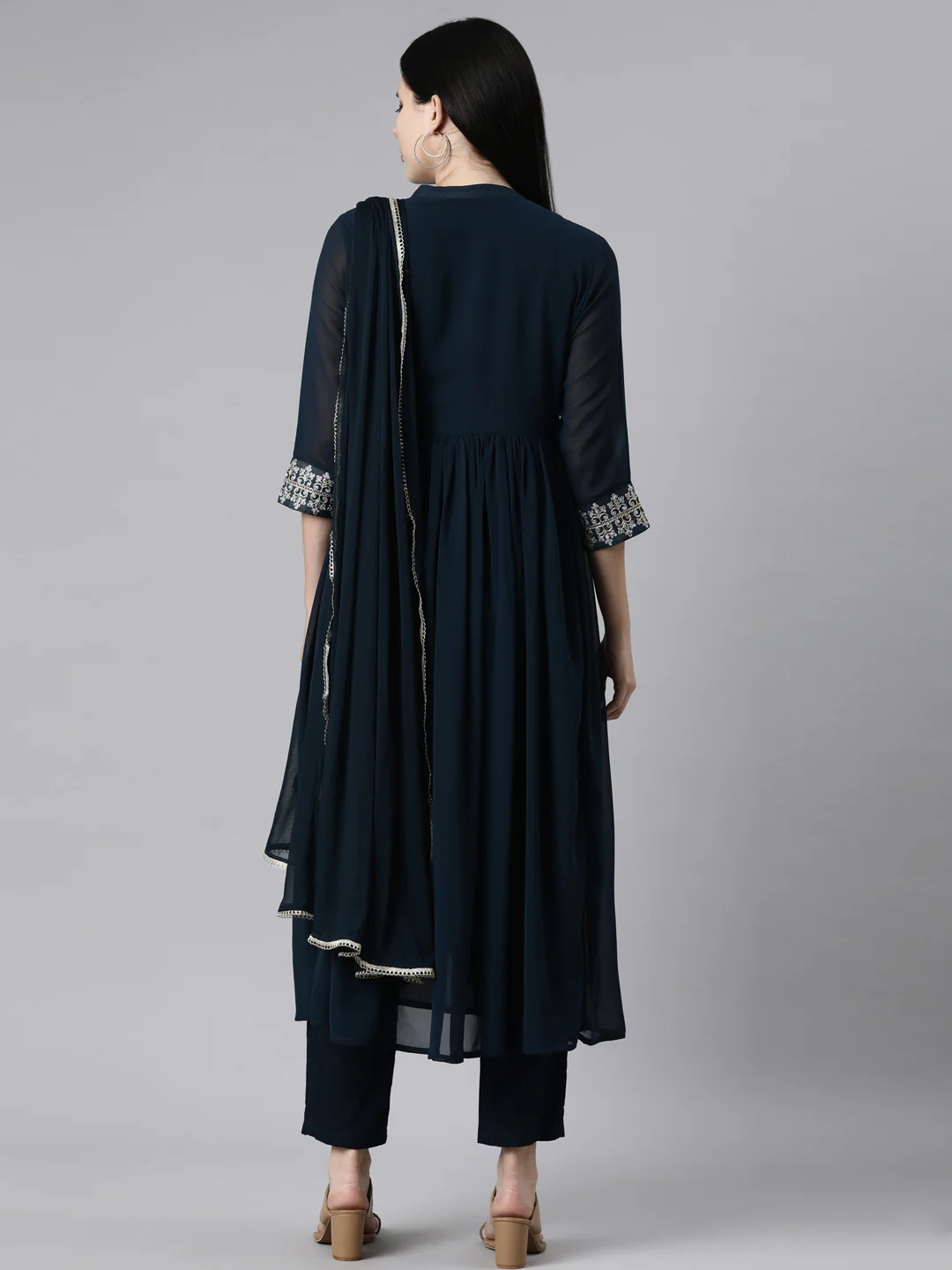 Neerus Green Casual Solid Anarkali Kurta and Trousers With Dupatta - Image 4