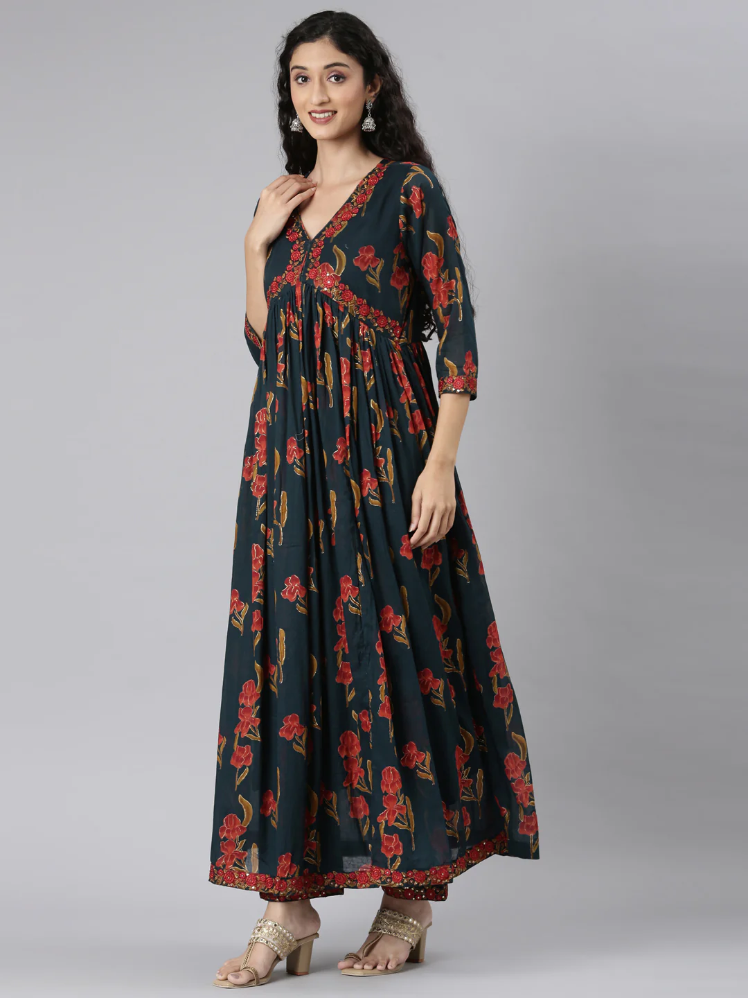 Neerus Green Curved Casual Floral Kurta and Trouser with Dupatta - Image 2