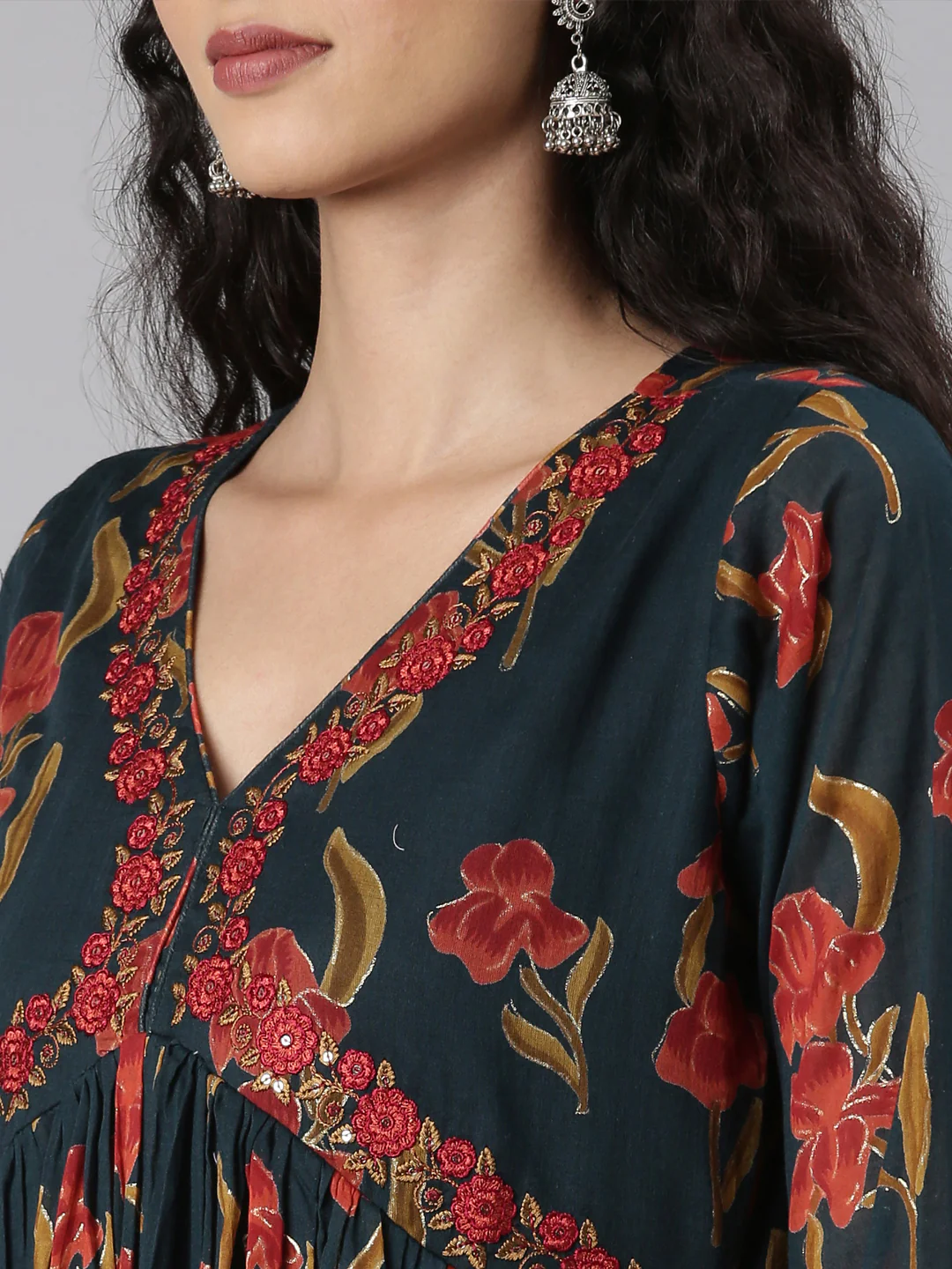 Neerus Green Curved Casual Floral Kurta and Trouser with Dupatta - Image 5