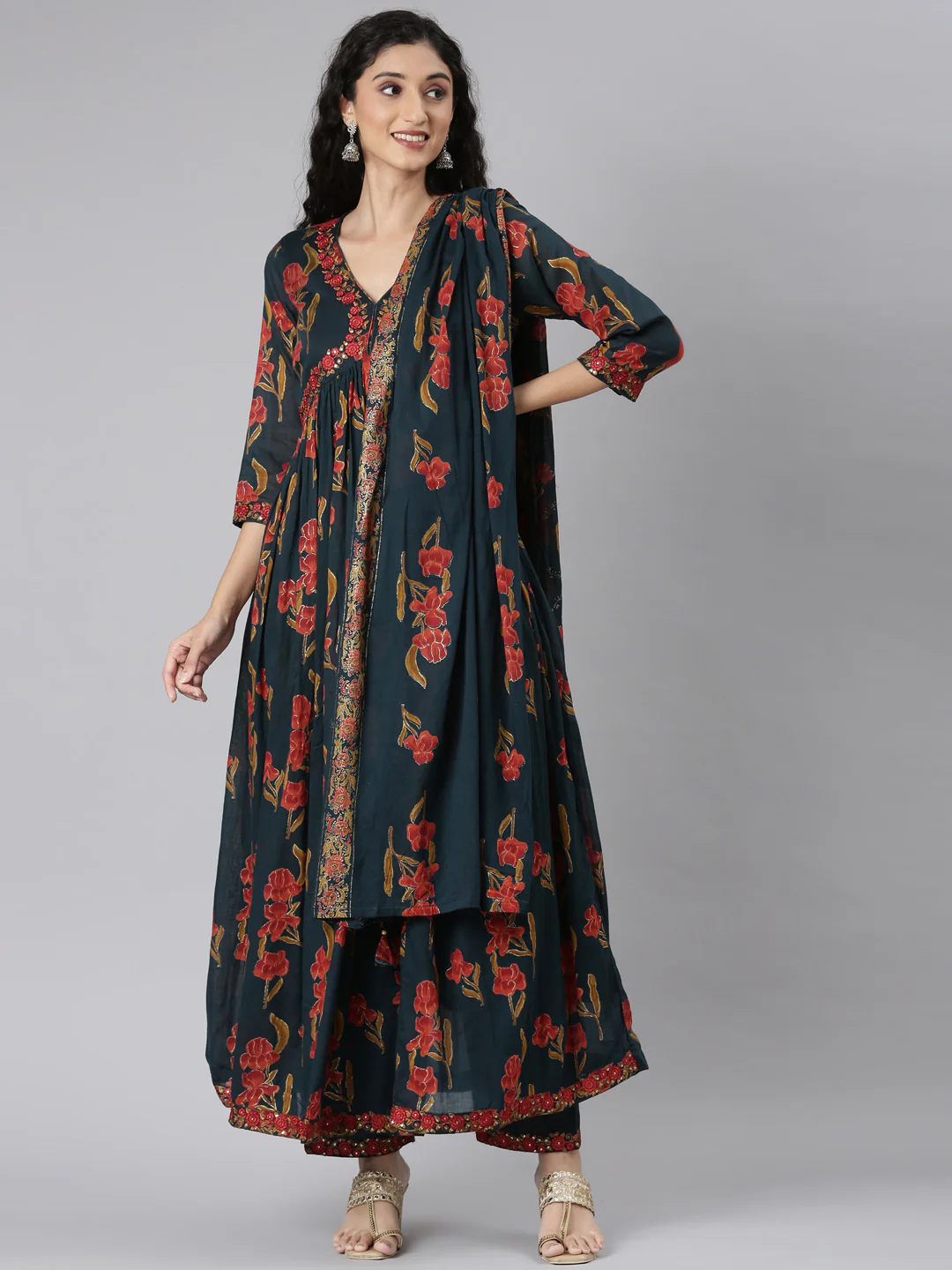 Neerus Green Curved Casual Floral Kurta and Trouser with Dupatta - Image 6