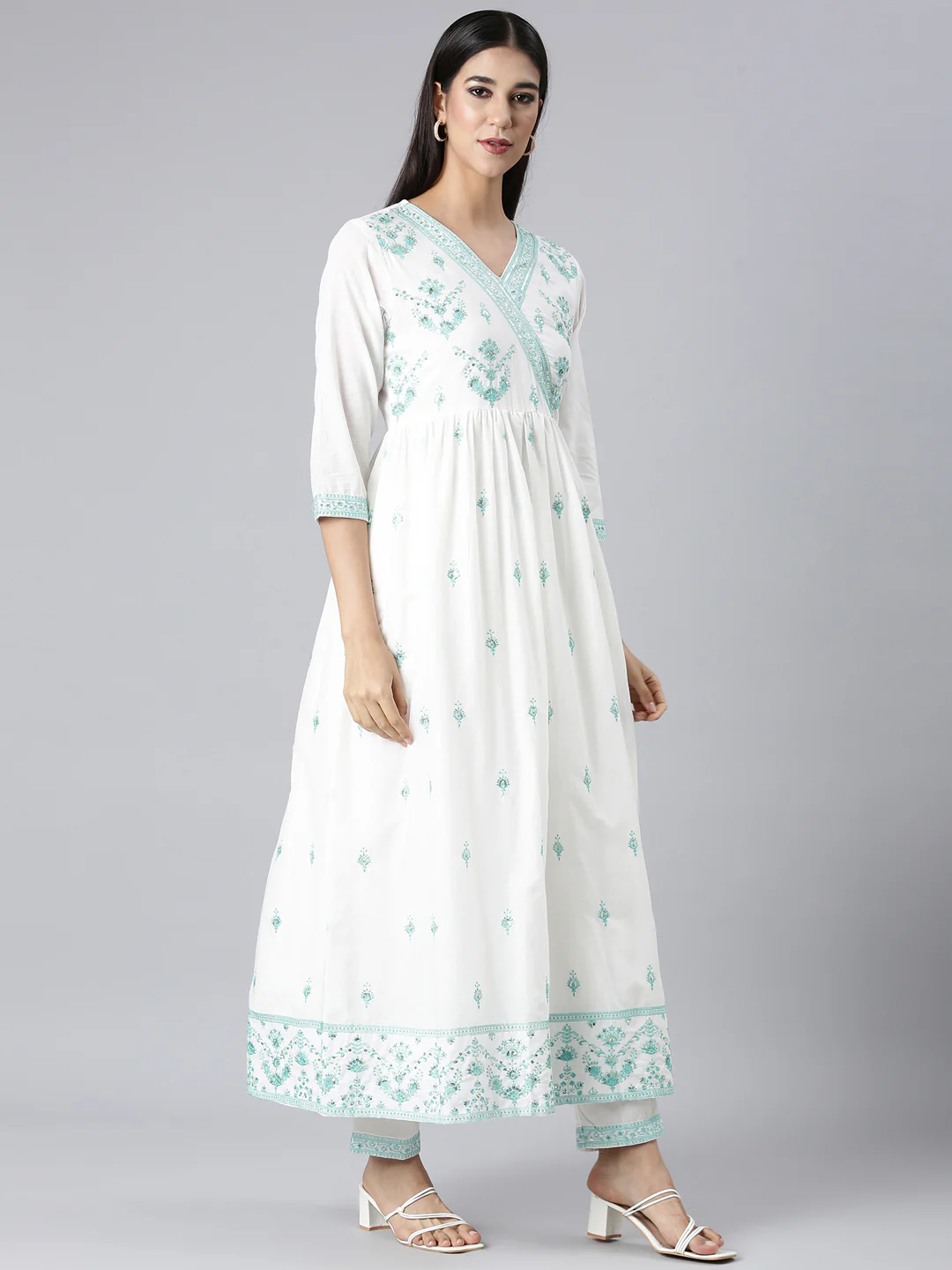 Neerus Green Embroidered Curved Kurta and Trousers With Dupatta - Image 2