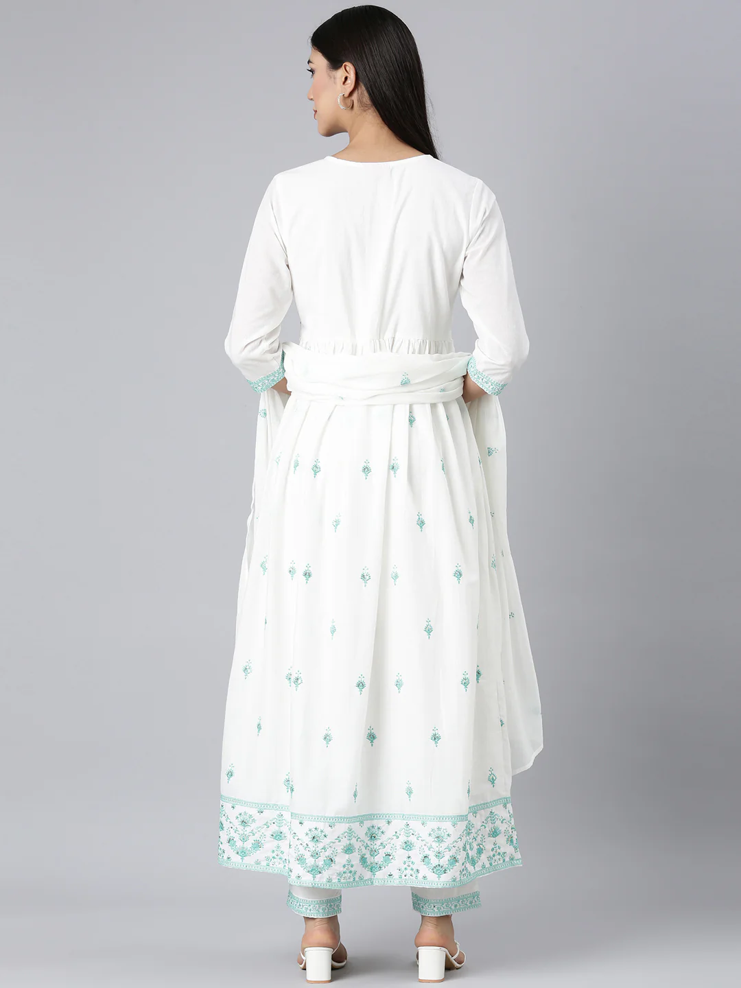 Neerus Green Embroidered Curved Kurta and Trousers With Dupatta - Image 3