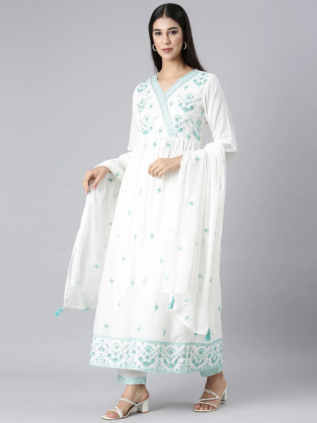 Neerus Green Embroidered Curved Kurta and Trousers With Dupatta - Image 5