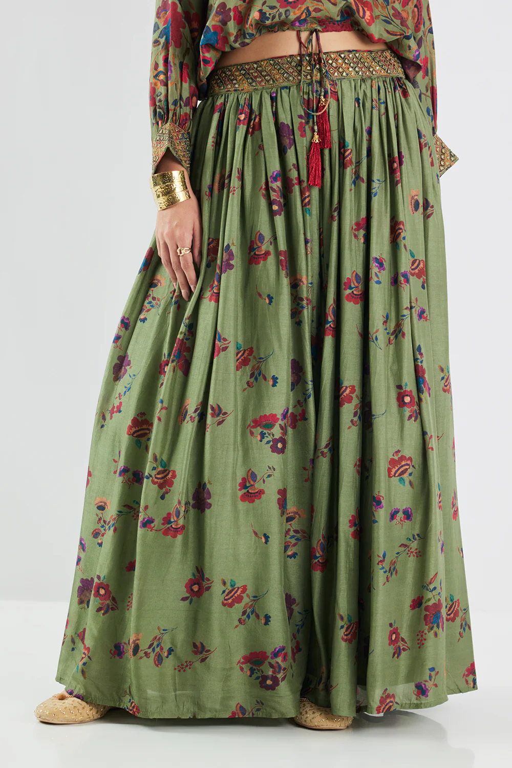 Neerus Green Floral Crepe Fabric Fusion Set. - Image 7