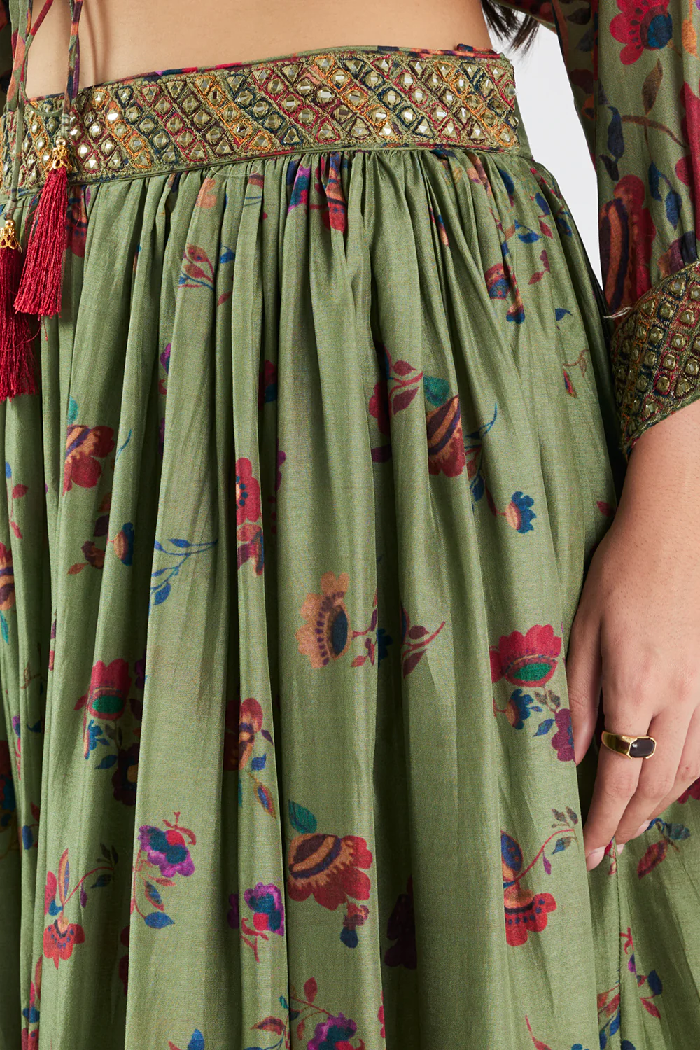 Neerus Green Floral Crepe Fabric Fusion Set. - Image 8