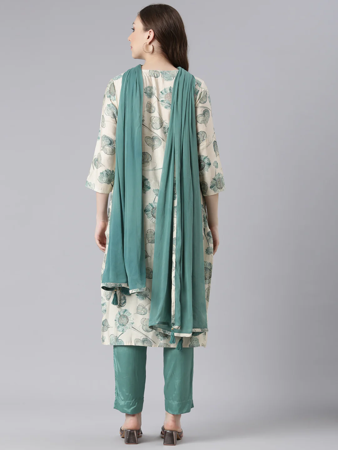 Neerus Green Muslin Straight Casual Floral Kurta and Trouser with Dupatta - Image 4