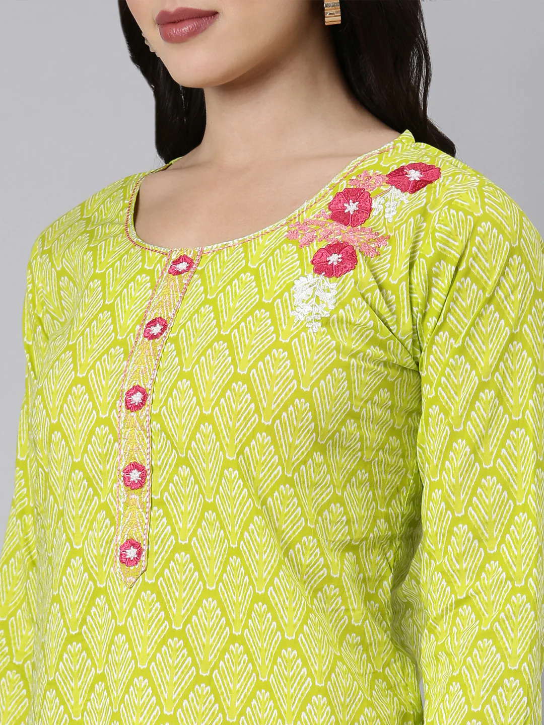 Neerus Green Panelled Straight Floral Kurta - Image 5