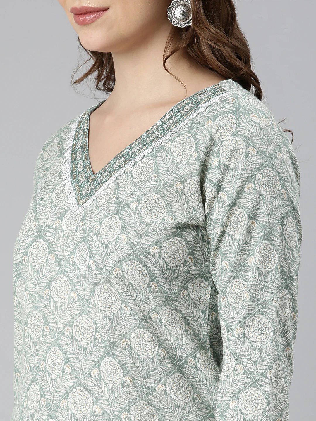 Neerus Green Panelled Straight Floral Kurta - Image 5