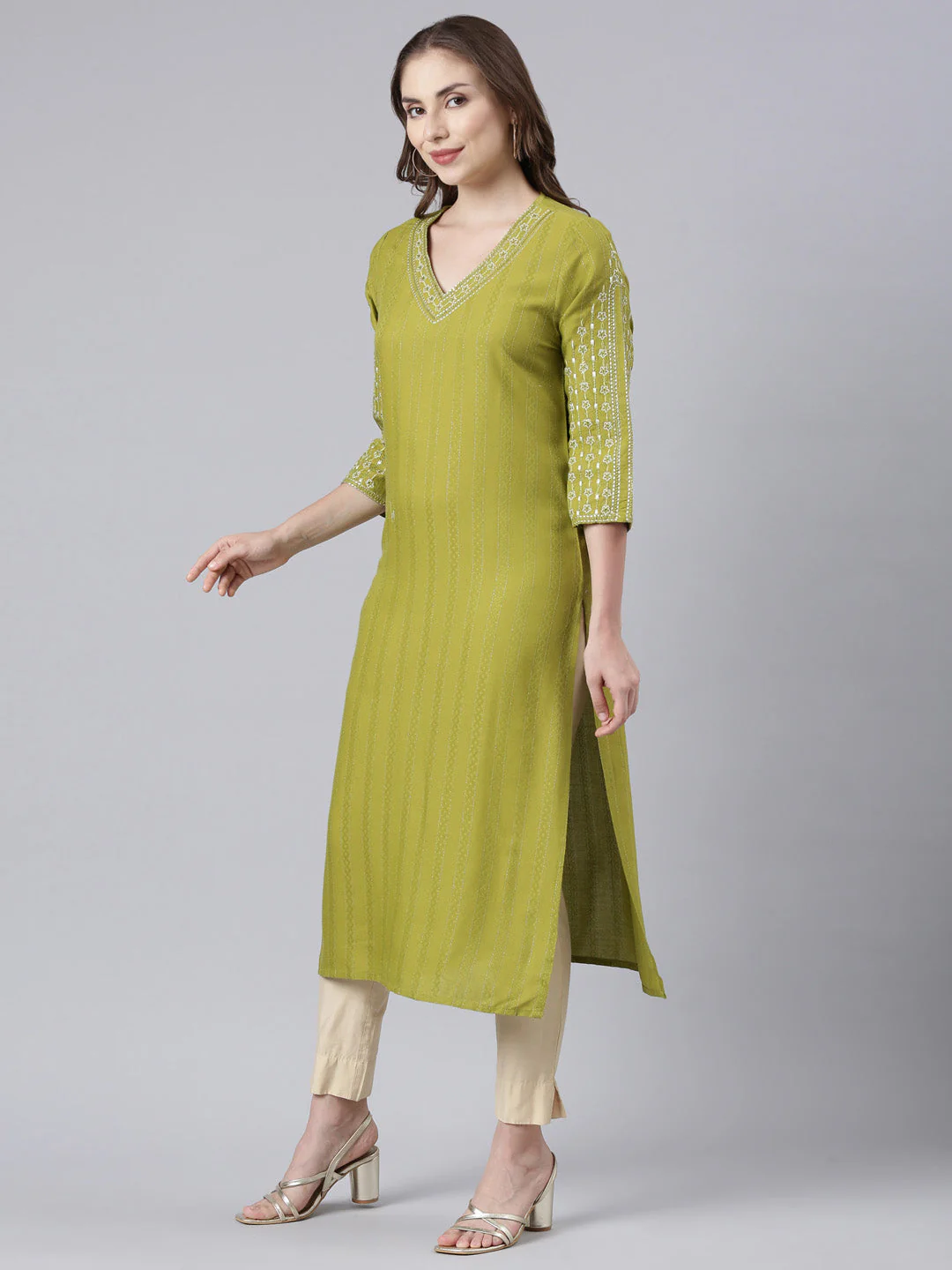 Neerus Green Panelled Straight Floral Kurta - Image 2