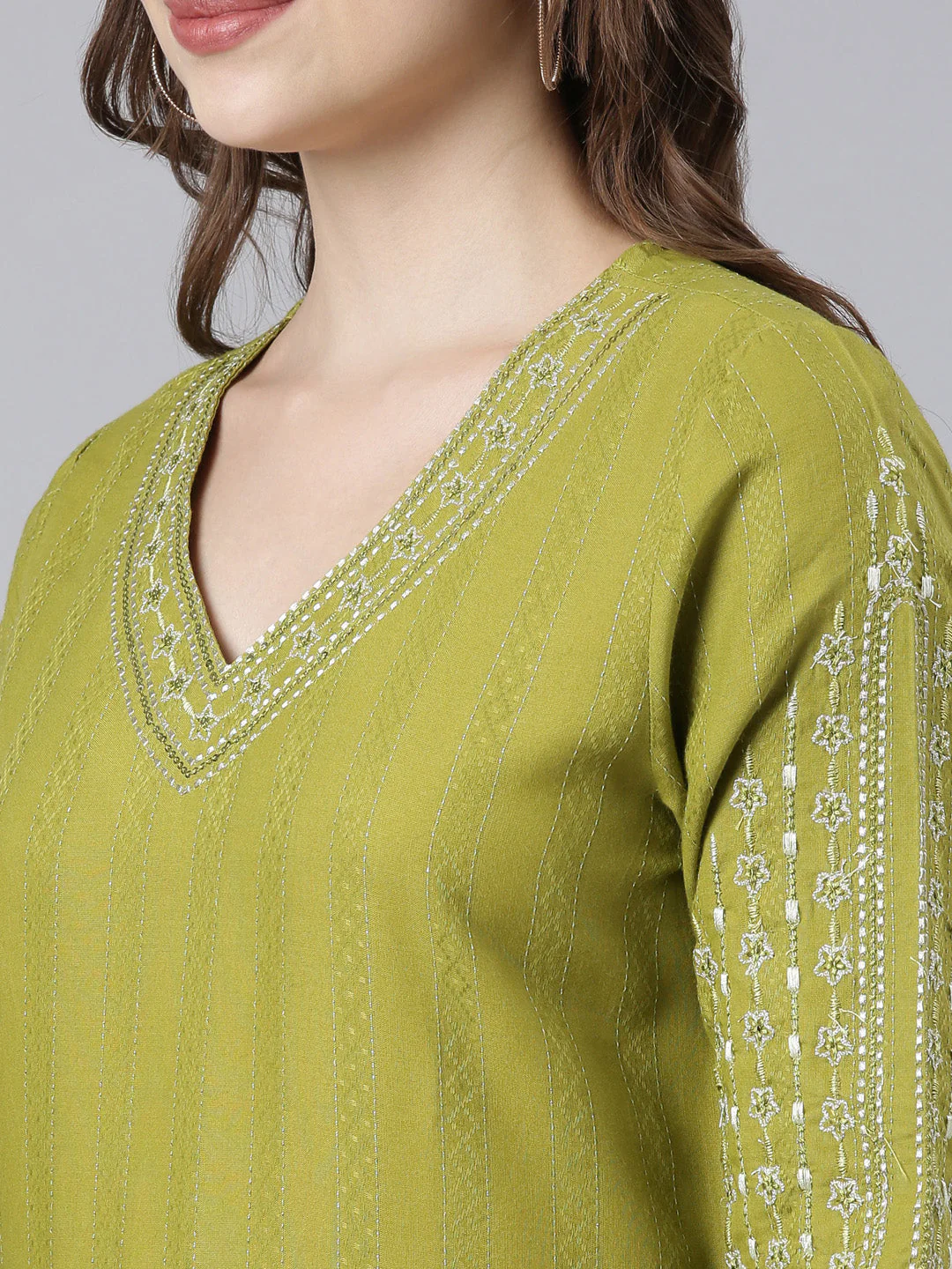 Neerus Green Panelled Straight Floral Kurta - Image 5