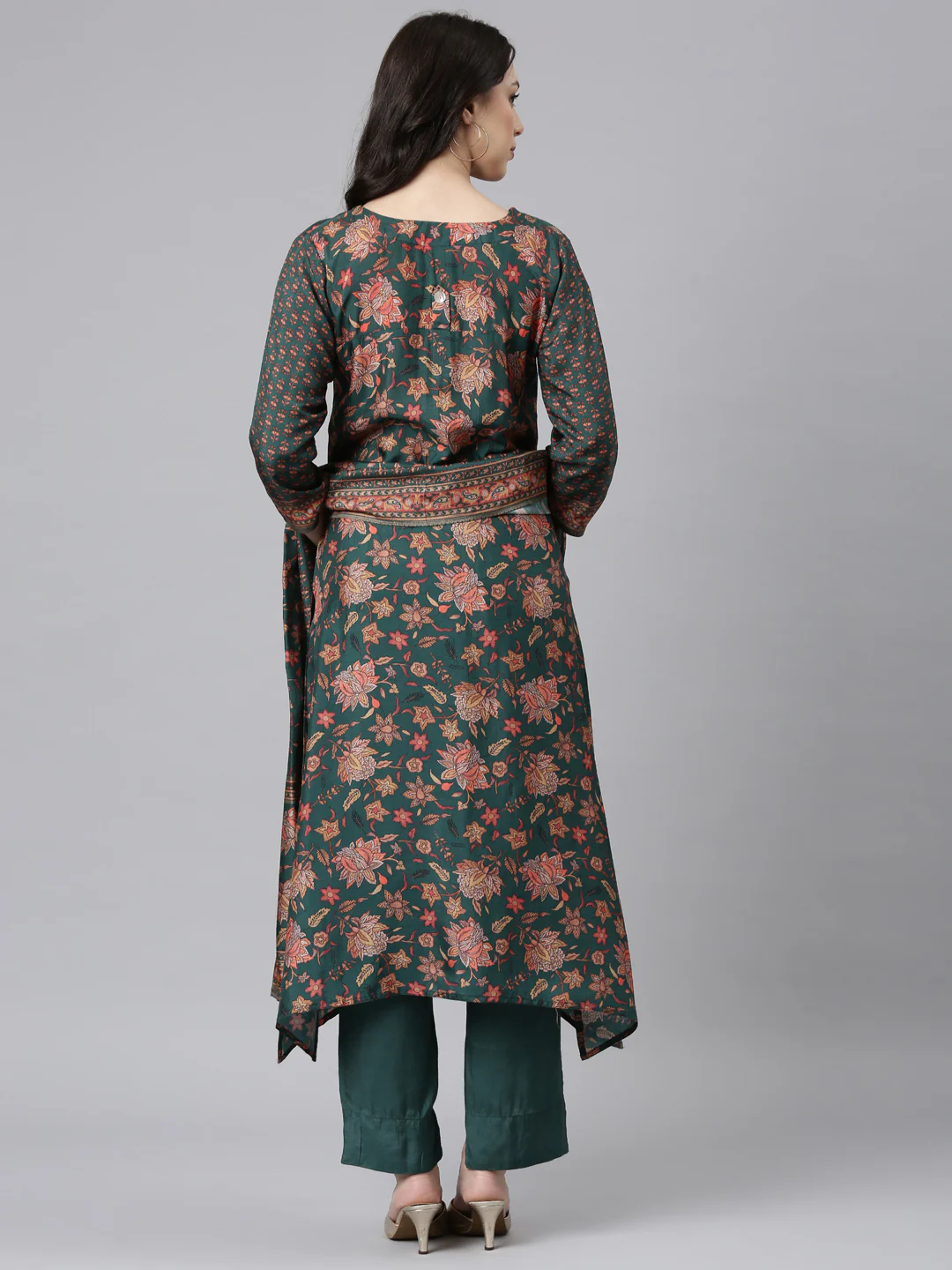 Neerus Green Panelled Straight Kurta and Trousers With Dupatta - Image 3