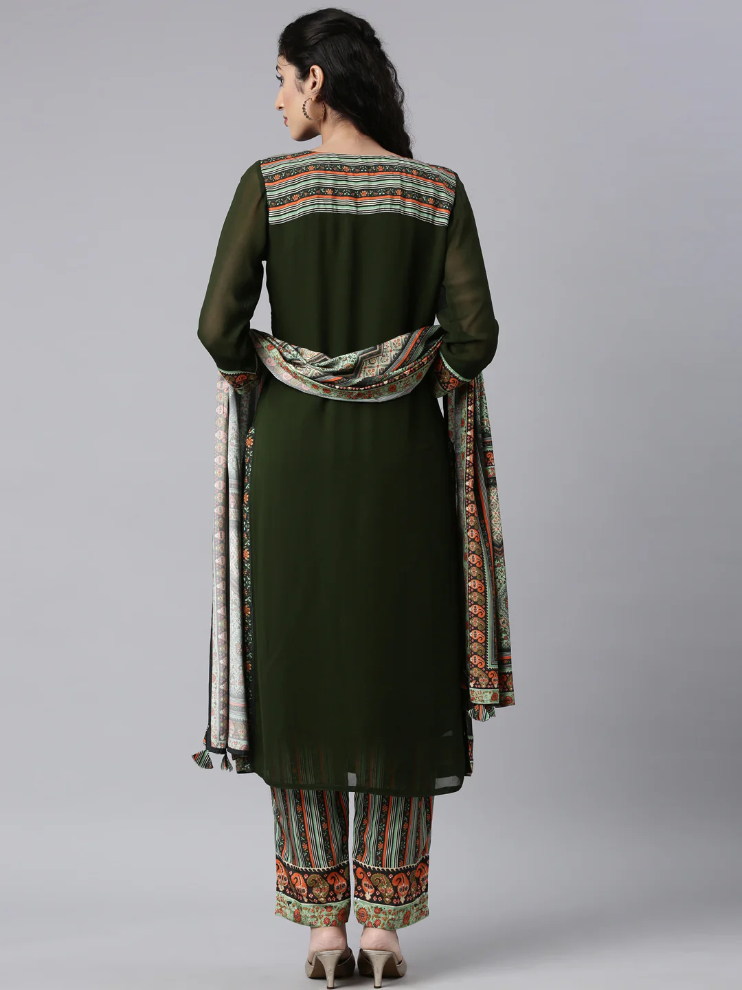 Neerus Green Panelled Straight Kurta and Trousers With Dupatta - Image 3