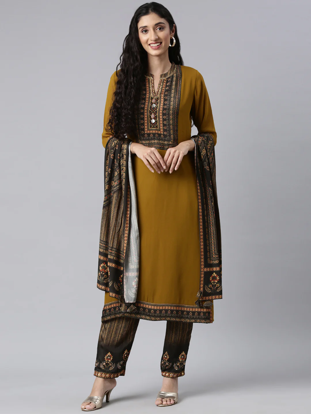 Neerus Green Panelled Straight Kurta and Trousers With Dupatta - Image 5