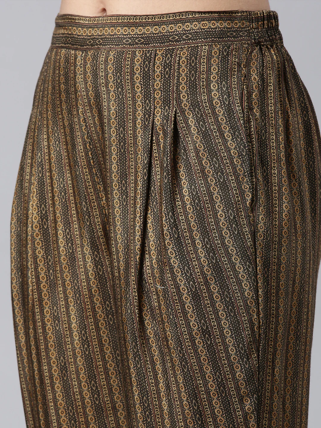 Neerus Green Panelled Straight Kurta and Trousers With Dupatta - Image 6