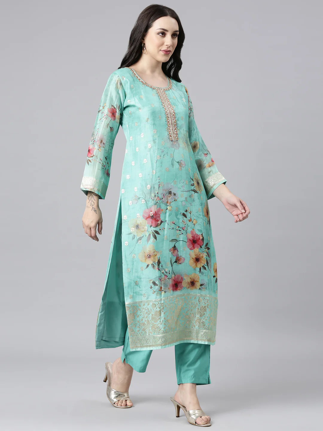 Neerus Green Panelled Straight Kurta and Trousers With Dupatta - Image 2