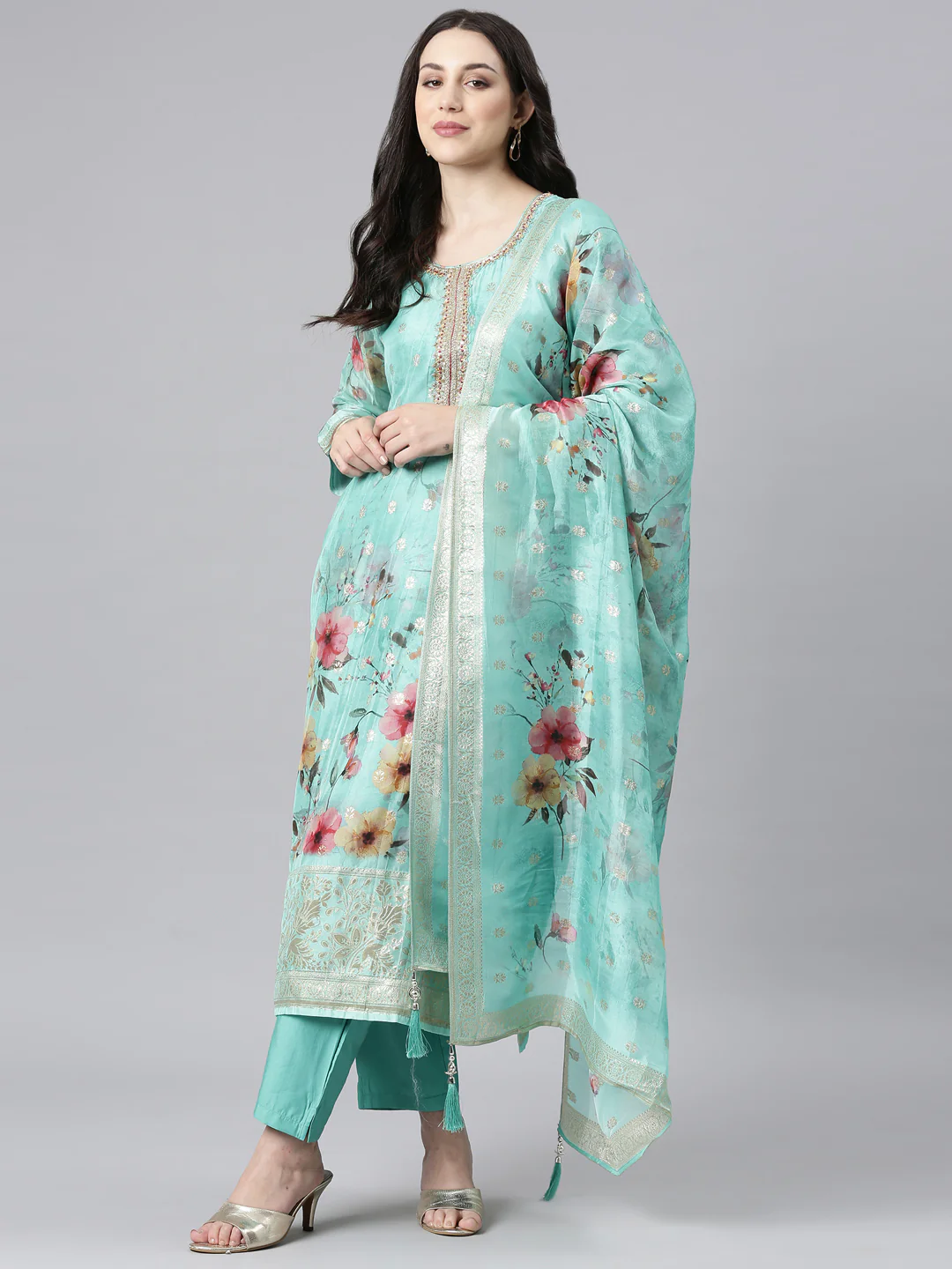 Neerus Green Panelled Straight Kurta and Trousers With Dupatta - Image 5