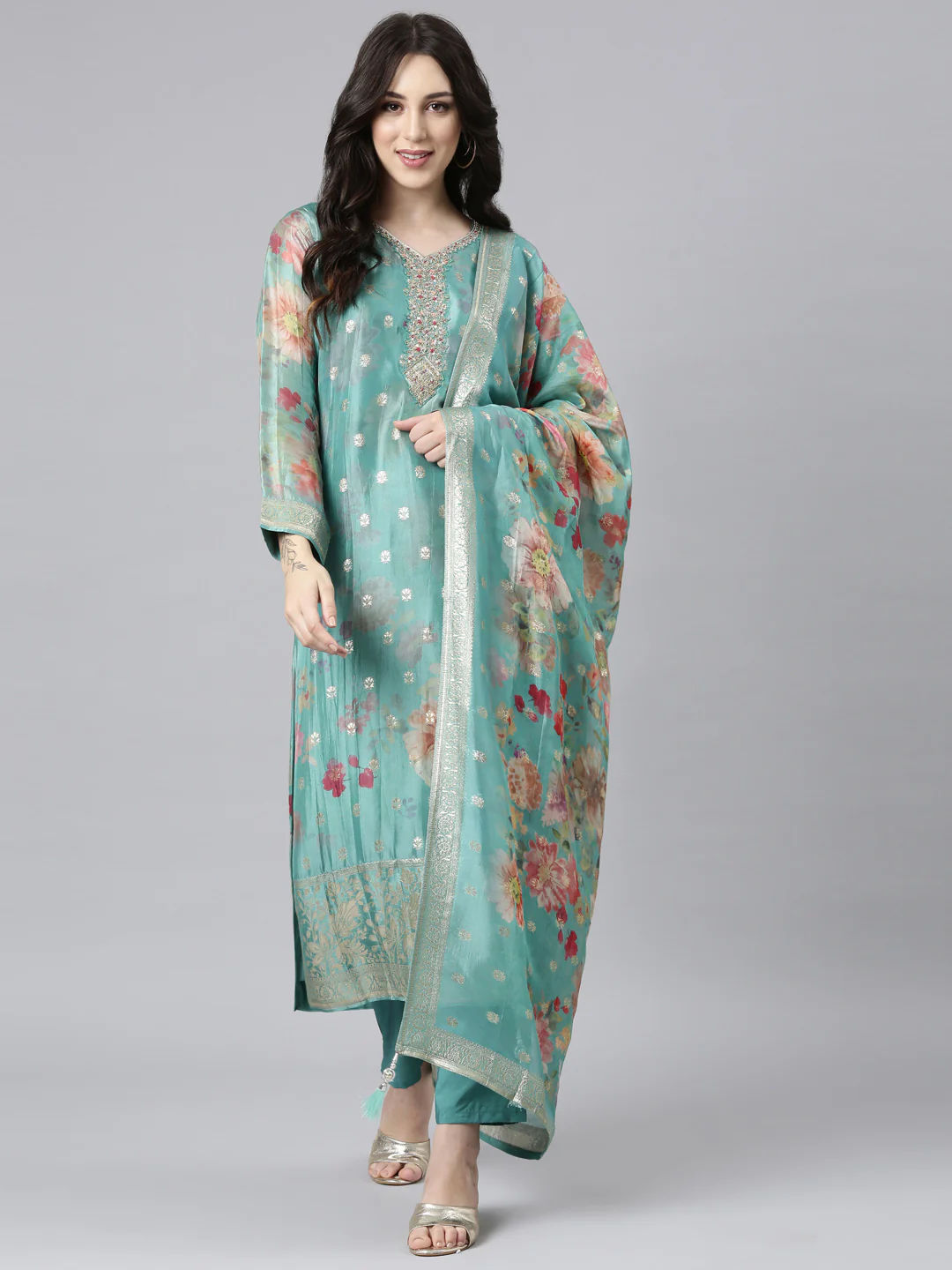Neerus Green Panelled Straight Kurta and Trousers With Dupatta - Image 5