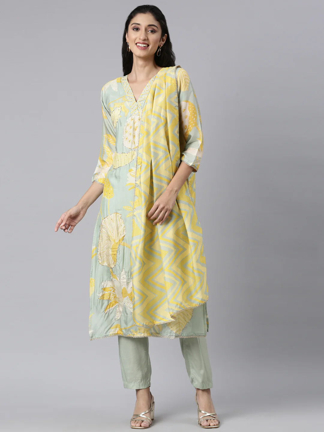 Neerus Green Panelled Straight Kurta and Trousers With Dupatta - Image 5