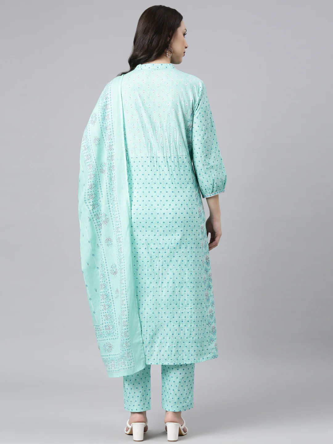 Neerus Green Panelled Straight Kurta and Trousers With Dupatta - Image 3