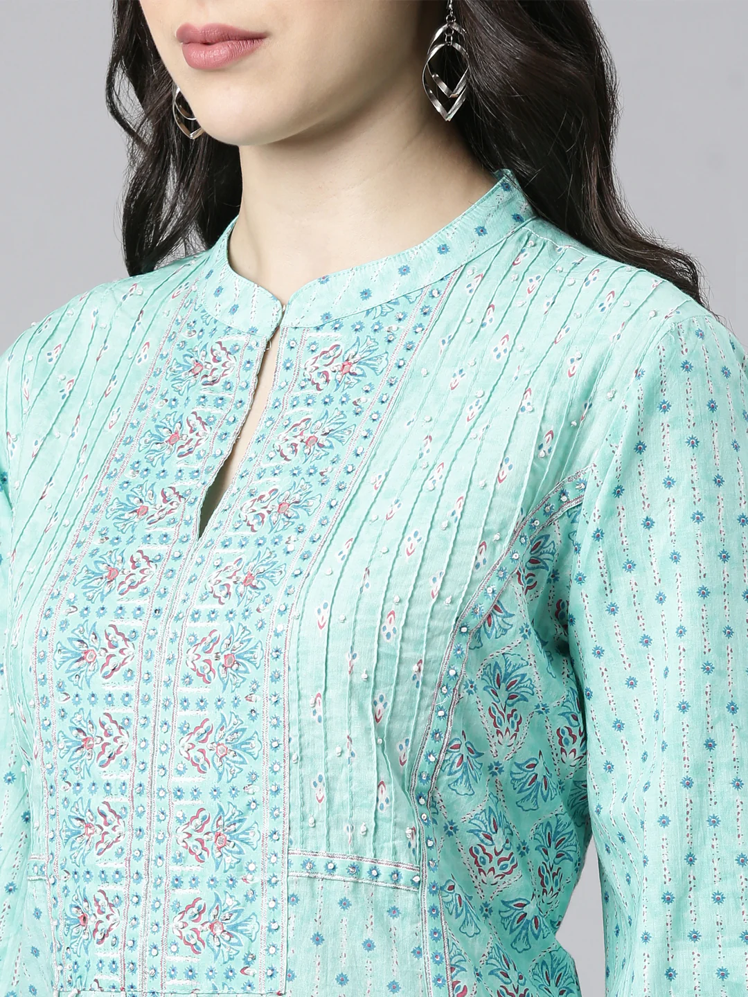 Neerus Green Panelled Straight Kurta and Trousers With Dupatta - Image 4
