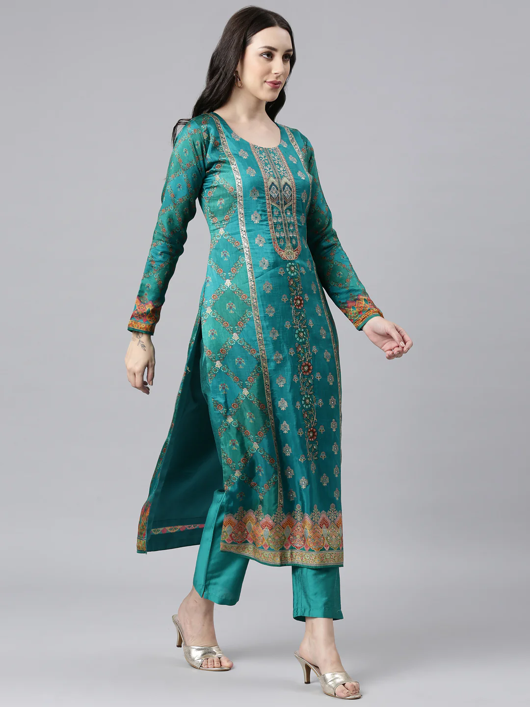 Neerus Green Panelled Straight Kurta and Trousers With Dupatta - Image 2