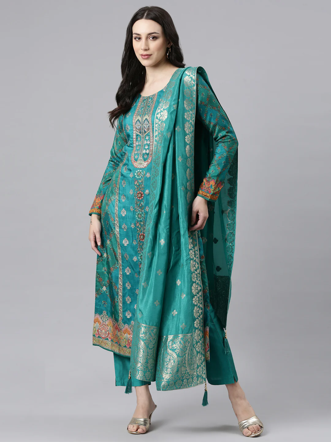 Neerus Green Panelled Straight Kurta and Trousers With Dupatta - Image 5