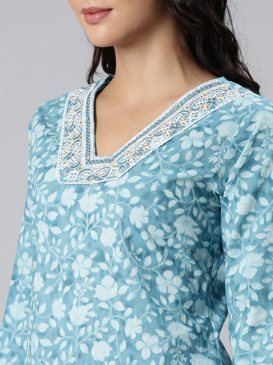 Neerus Green Panelled Straight Printed Kurta And Trousers With Dupatta - Image 5