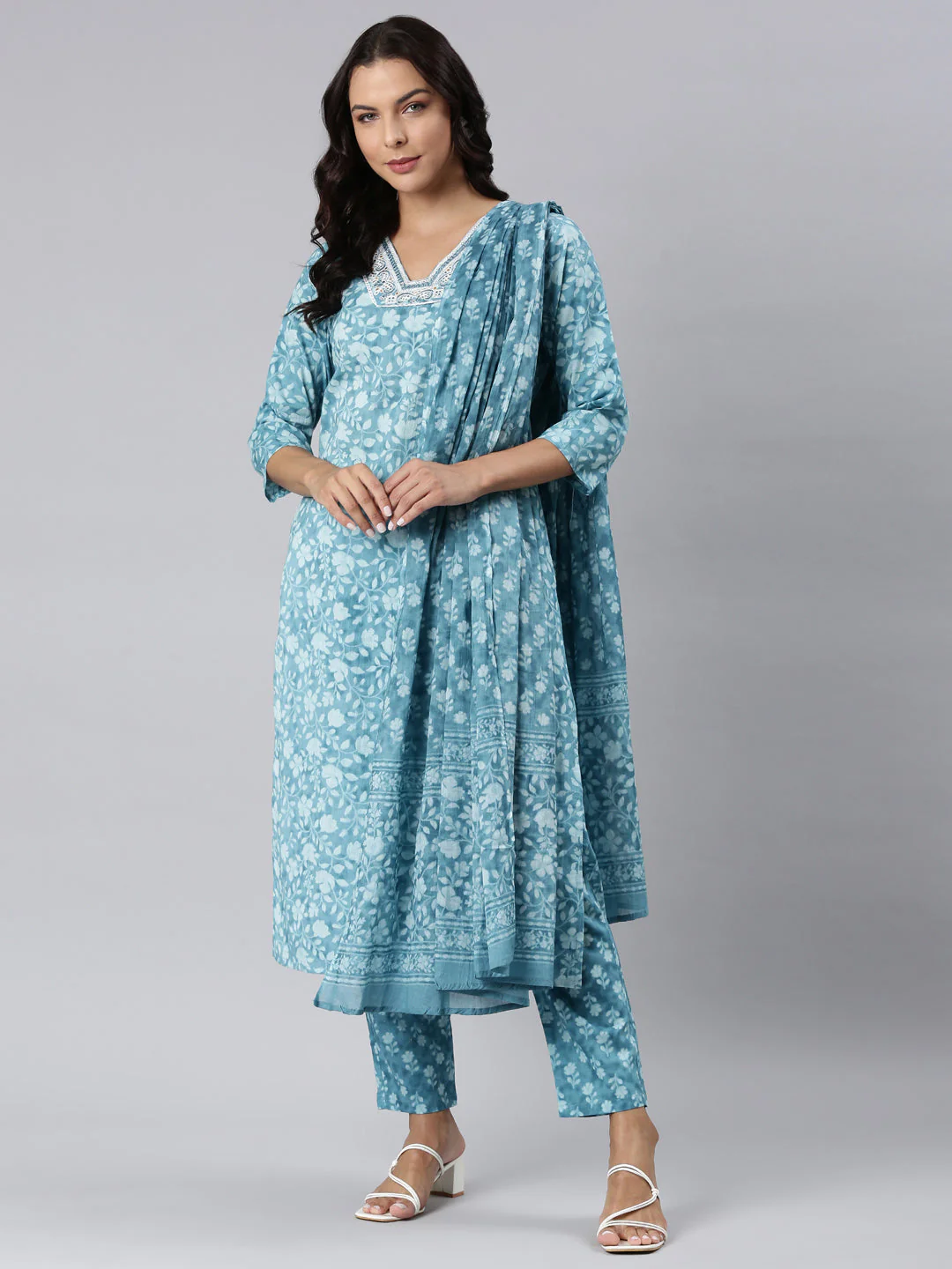 Neerus Green Panelled Straight Printed Kurta And Trousers With Dupatta - Image 6