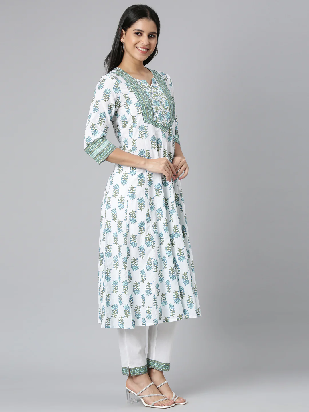 Neerus Green Panelled Straight Solid Kurta and Trousers With Dupatta - Image 2