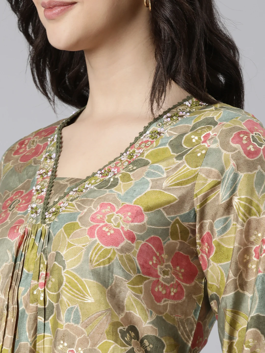 Neerus Green Pleated Straight Floral Kurta And Trousers With Dupatta - Image 4