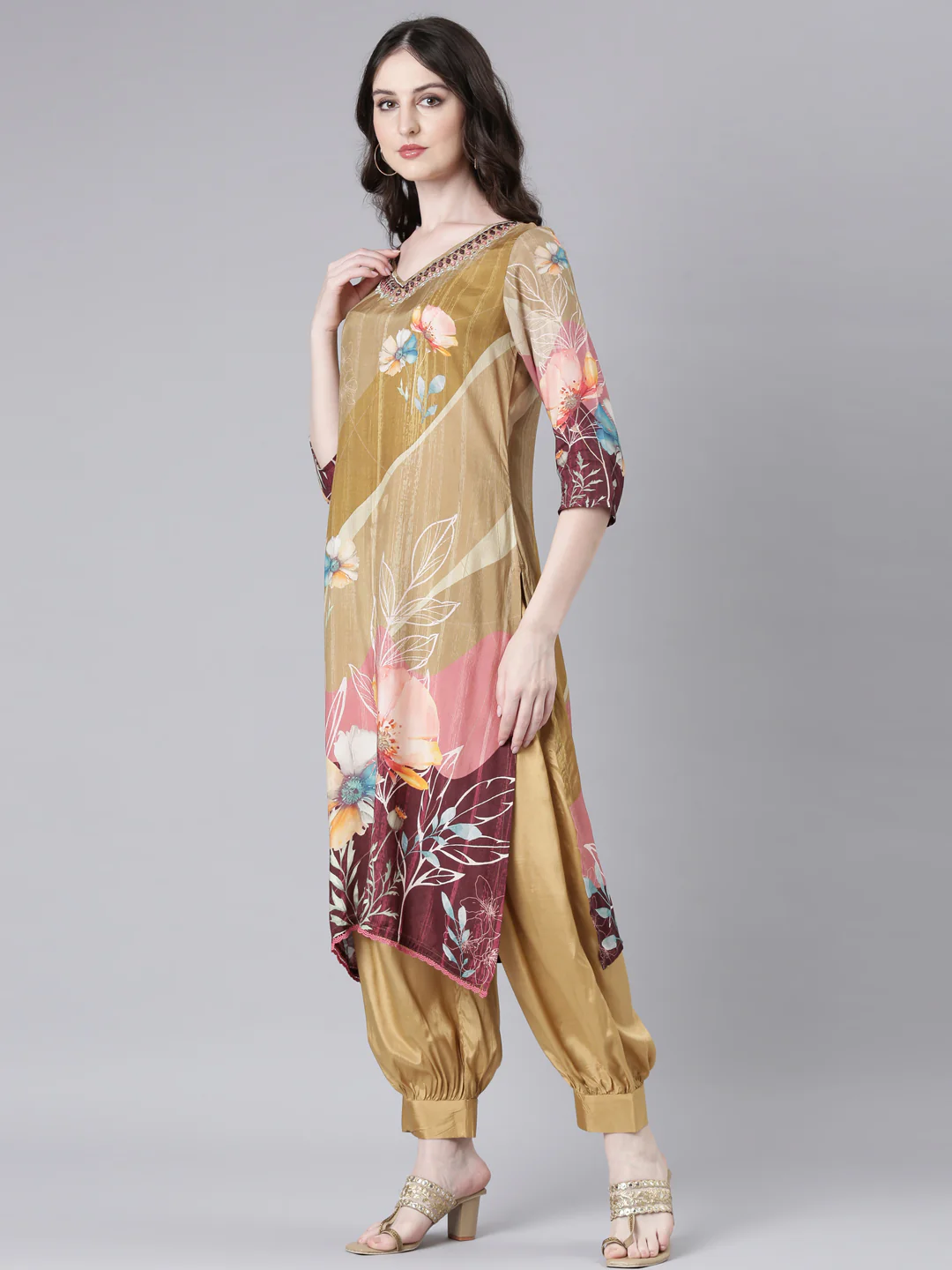 Neerus Green Printed Straight Kurta and Harem Pants With Dupatta - Image 2