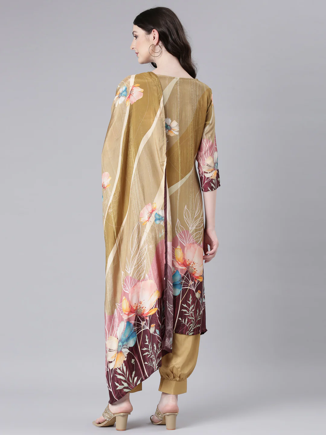 Neerus Green Printed Straight Kurta and Harem Pants With Dupatta - Image 3
