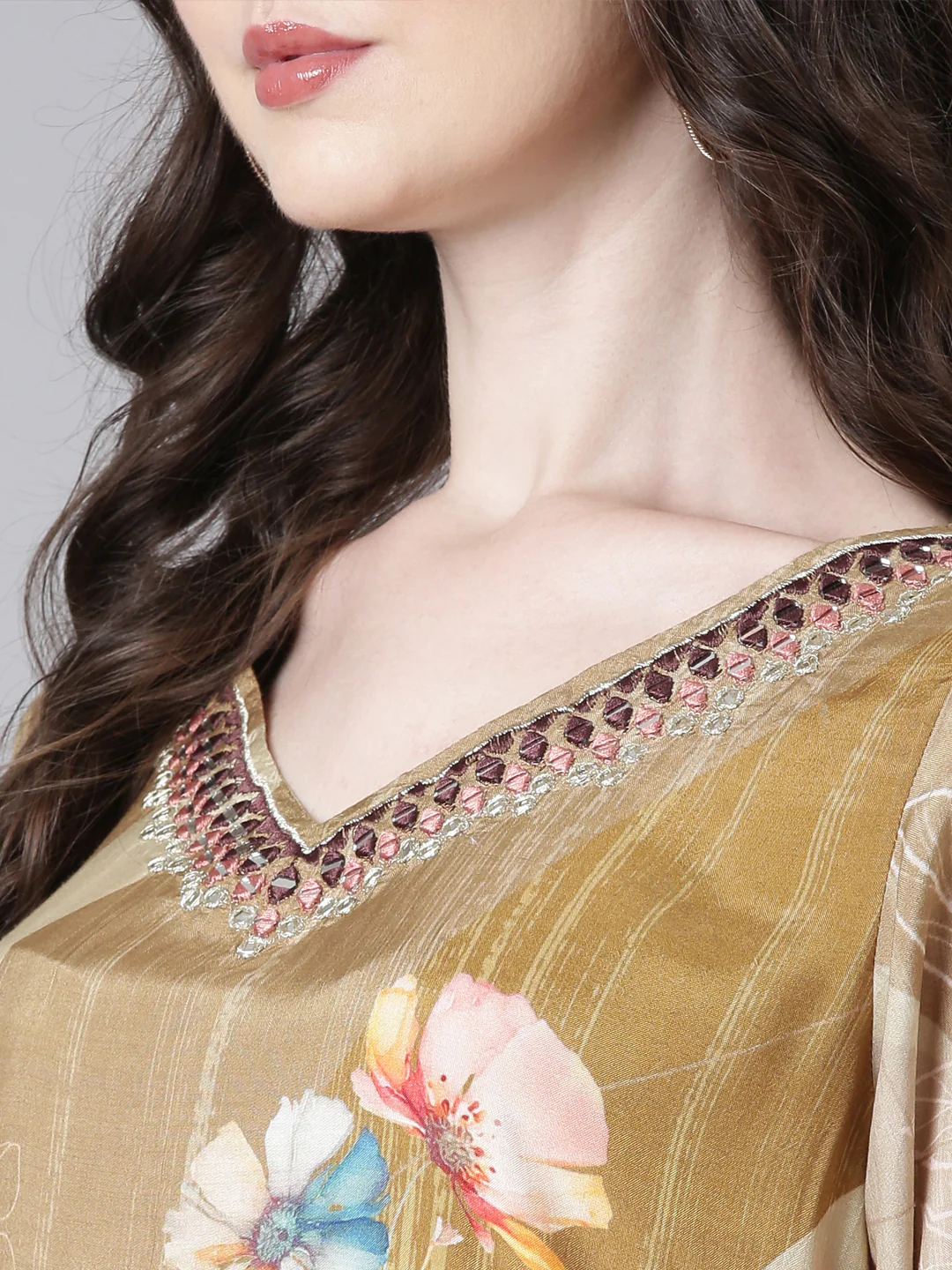 Neerus Green Printed Straight Kurta and Harem Pants With Dupatta - Image 4