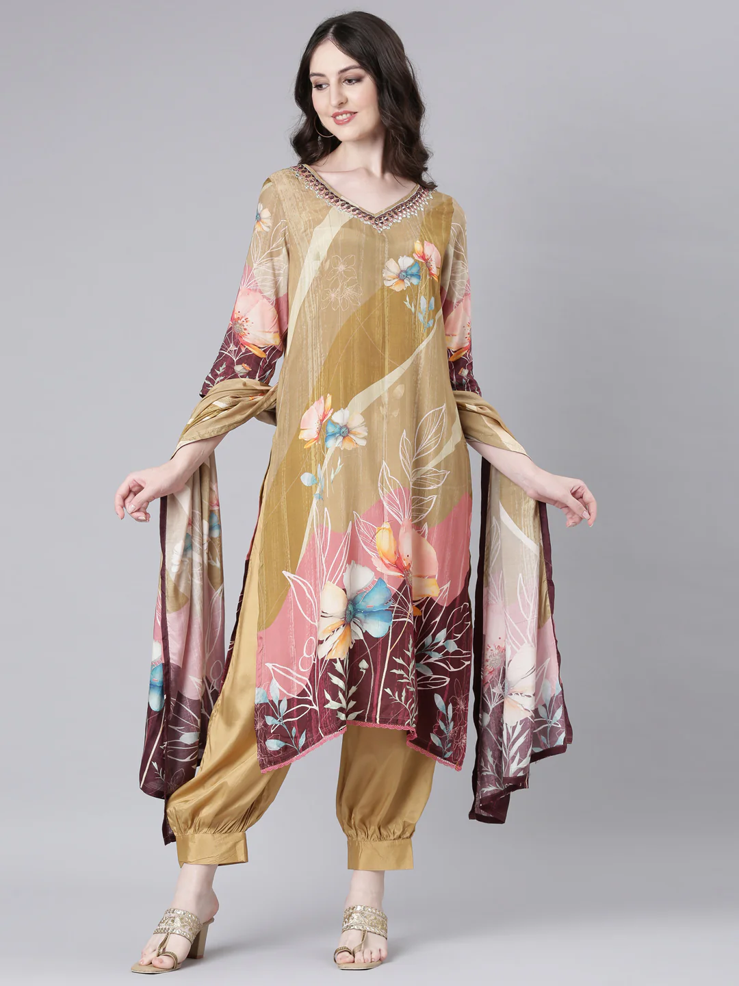 Neerus Green Printed Straight Kurta and Harem Pants With Dupatta - Image 5