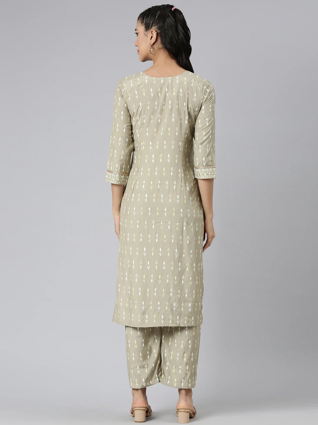 Neerus Green Printed Straight Kurta and Trousers - Image 3