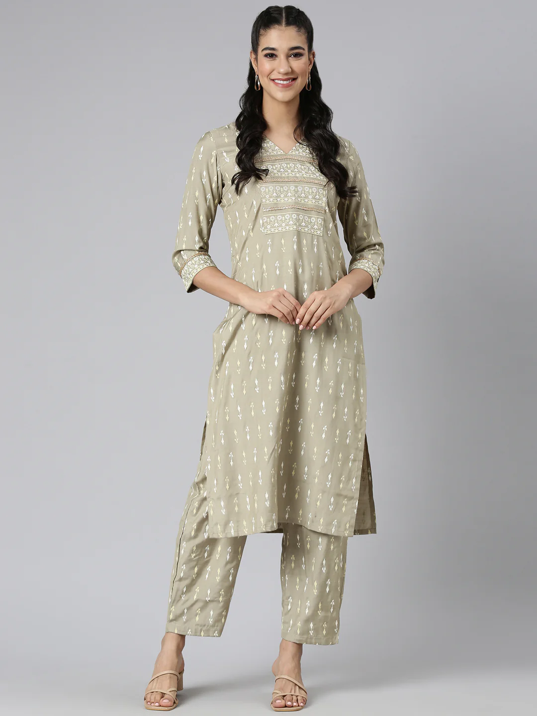 Neerus Green Printed Straight Kurta and Trousers - Image 5