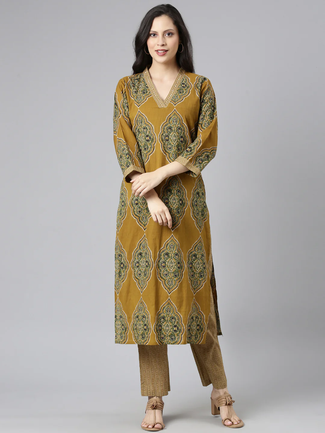 Neerus Green Printed Straight Kurta and Trousers