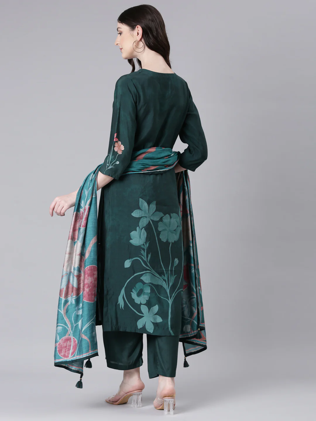 Neerus Green Printed Straight Kurta and Trousers With Dupatta - Image 3