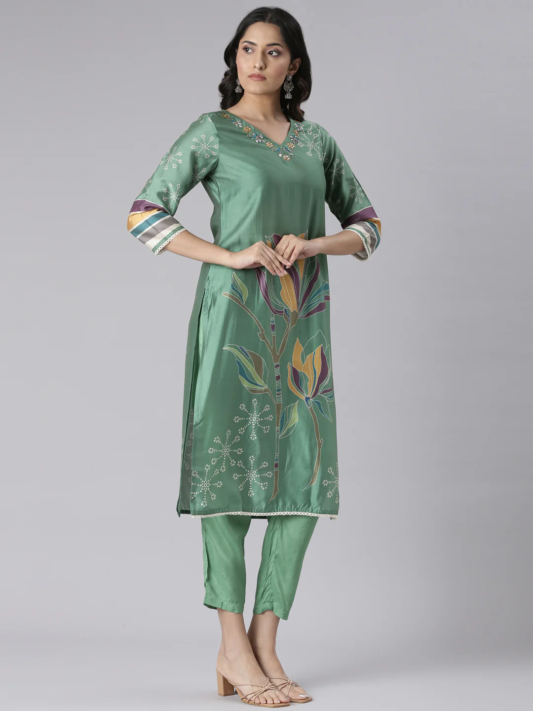 Neerus Green Printed Straight Kurta and Trousers With Dupatta - Image 2