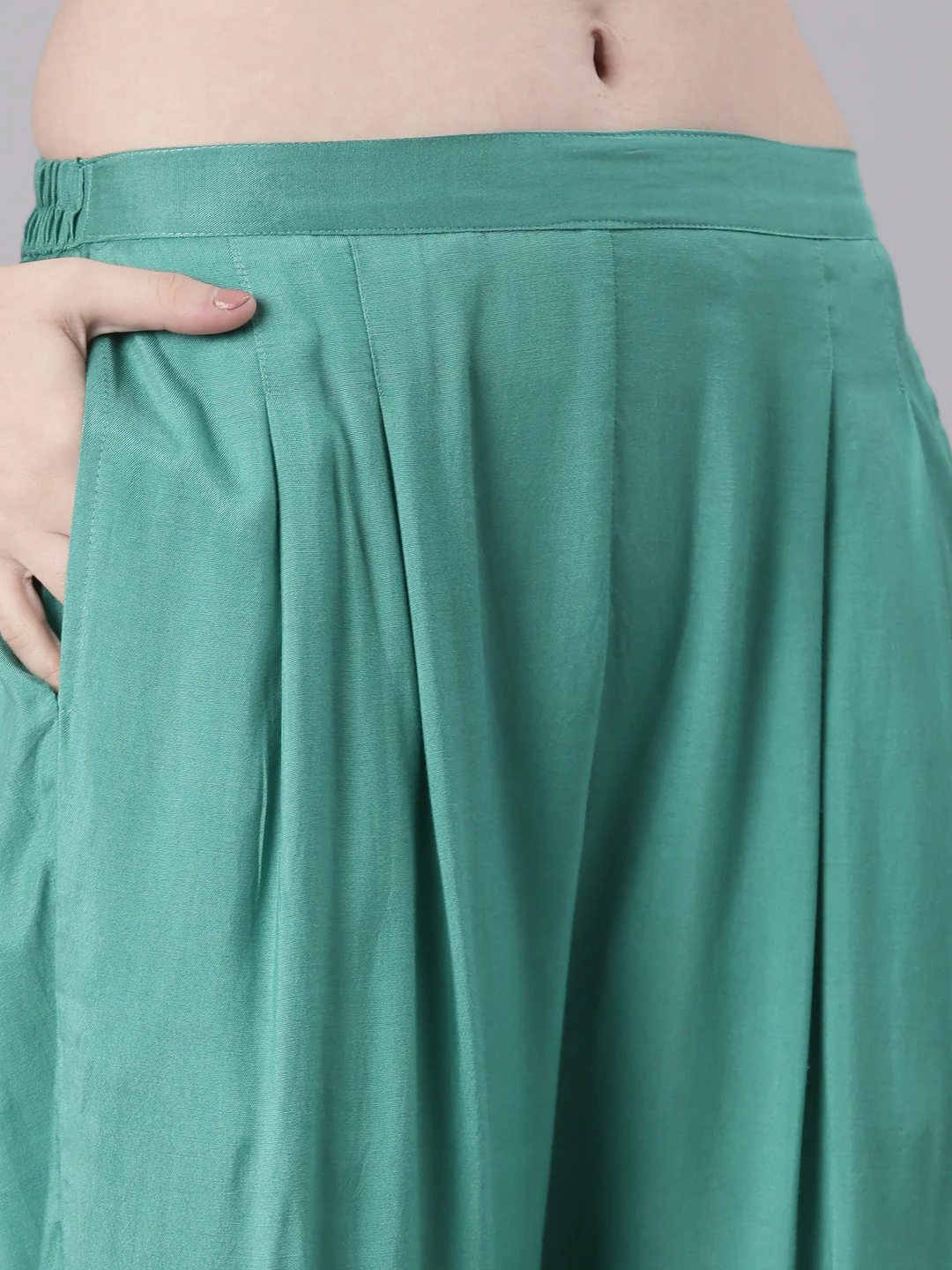 Neerus Green Printed Straight Kurta and Trousers With Dupatta - Image 6