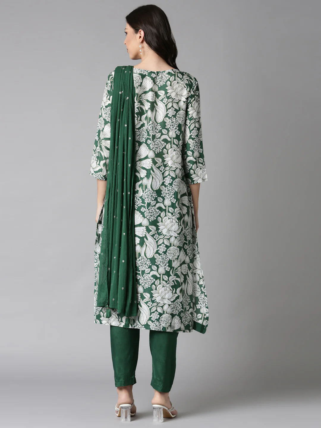 Neerus Green Printed Straight Kurta and Trousers With Dupatta - Image 3