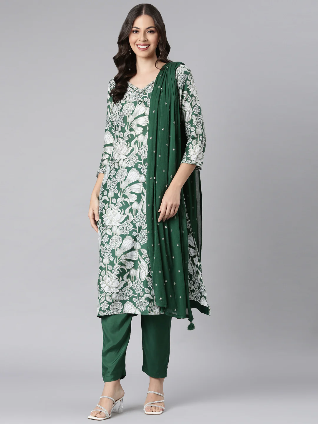 Neerus Green Printed Straight Kurta and Trousers With Dupatta - Image 4