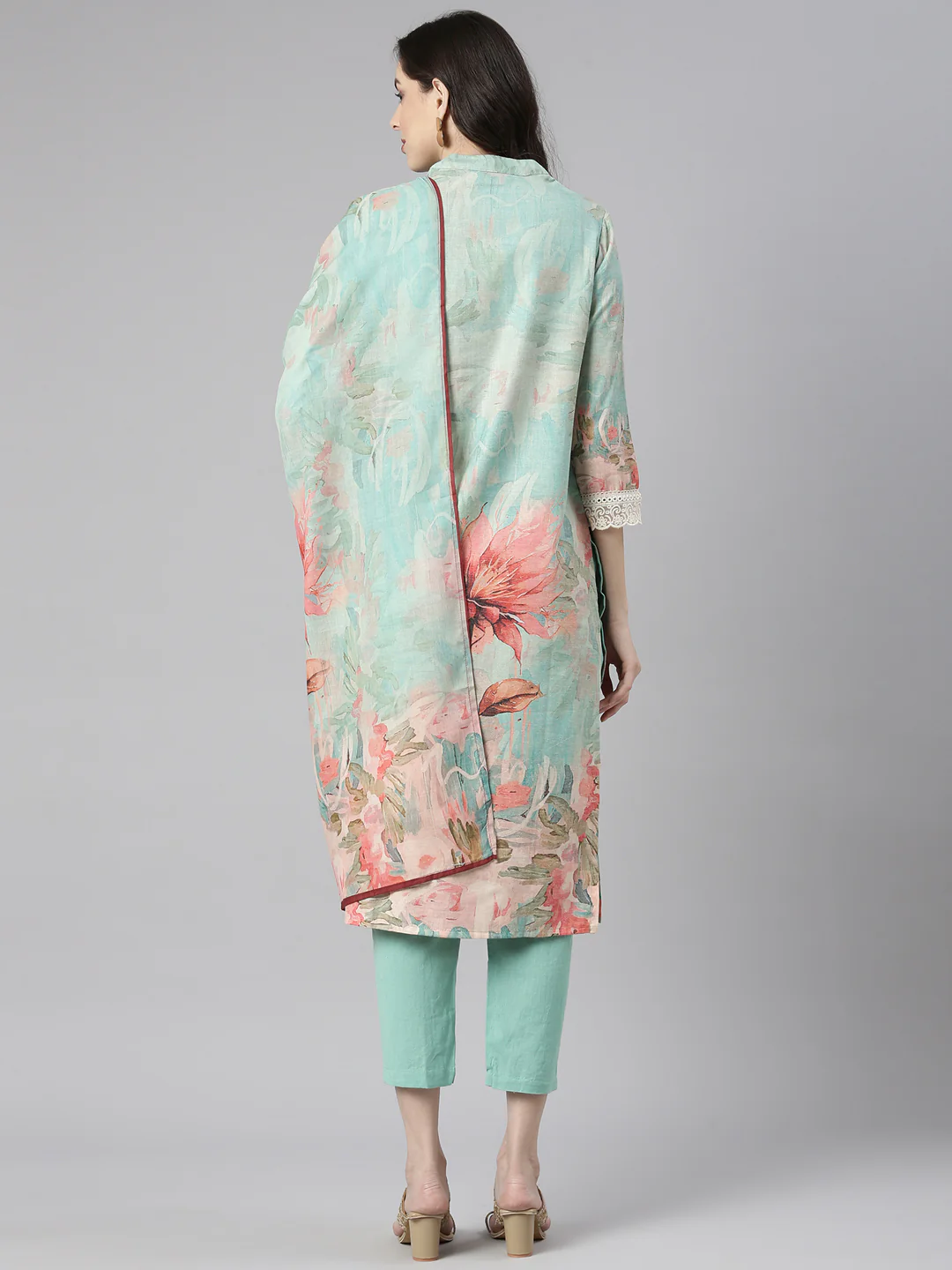 Neerus Green Printed Straight Kurta and Trousers With Dupatta - Image 3